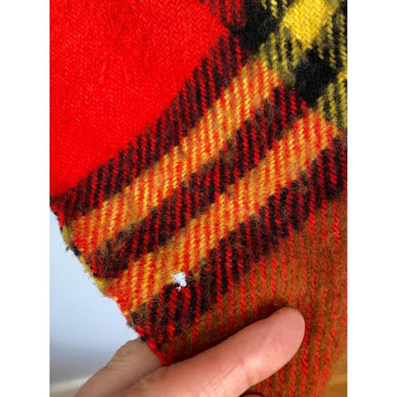 Vintage 1970s Red Plaid Poncho / Stadium Blanket, Zipper Neck, Wearable Blanket - Picture 6 of 10
